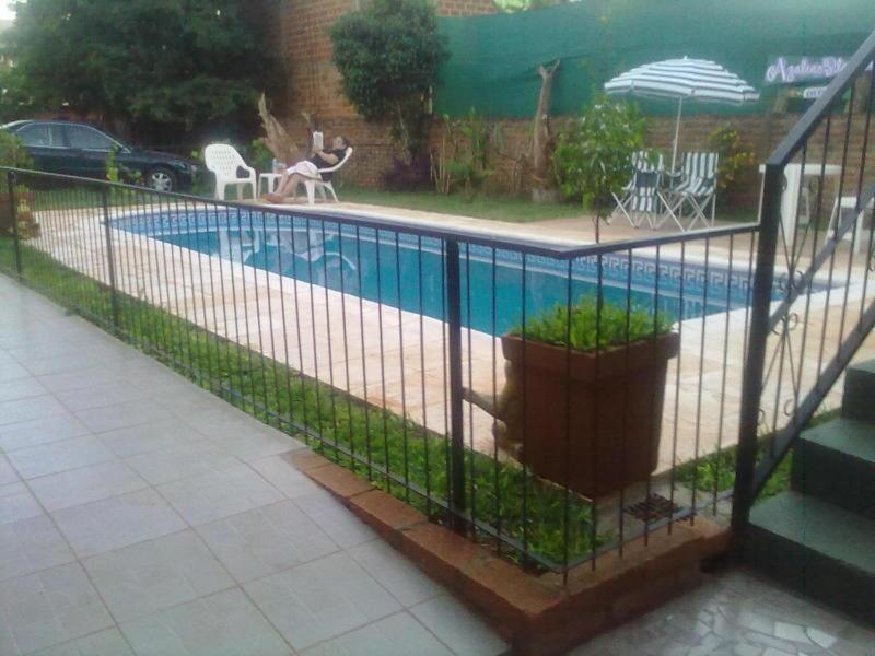 Residencial Azaleas Place Guest House Puerto Iguazú Exterior foto